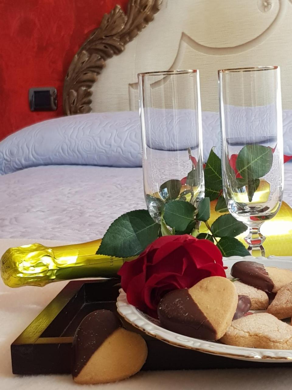 Bed and Breakfast Il Sasso Bianco Comerio Exterior foto