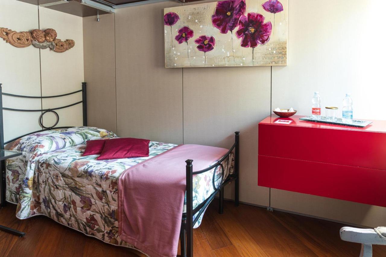 Bed and Breakfast Il Sasso Bianco Comerio Exterior foto